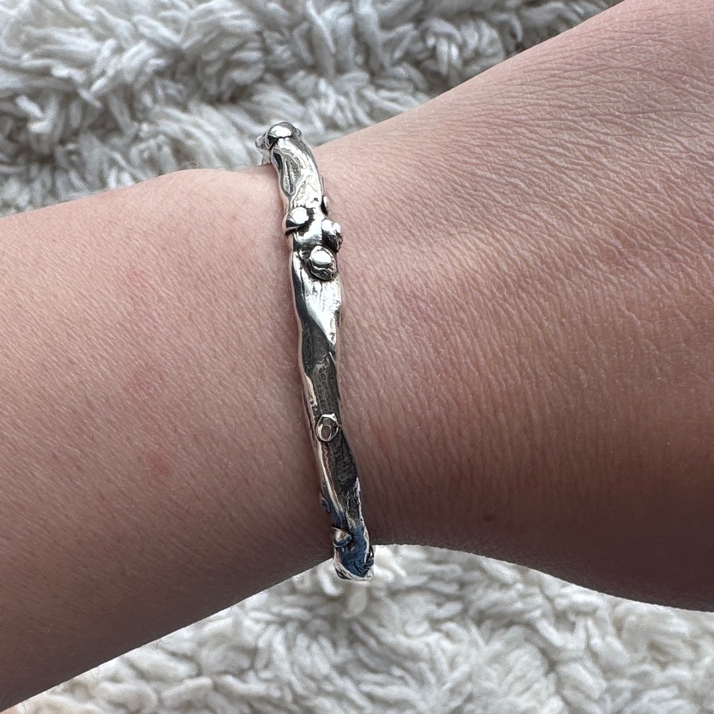 Jes‎ Maharry Coral Sterling Bangle